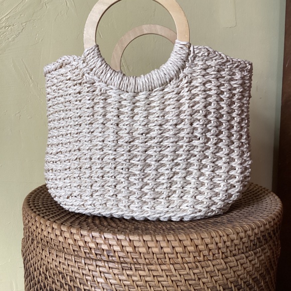 Do Everything in Love - Paper & Wood Summer Minimalist Beach Casual Tote - Picture 2 of 6